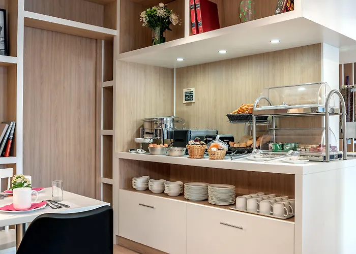 Citadines Montmartre Апарт-отель Париж