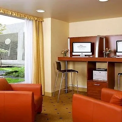 Citadines Montmartre Апарт-отель Париж